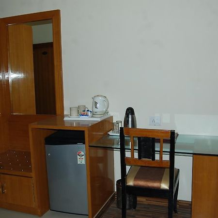 Metro Palace Hotel ไบคาเนอร์ ภายนอก รูปภาพ