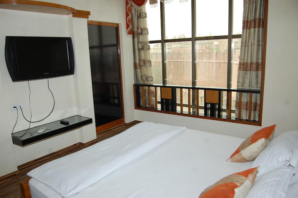 Metro Palace Hotel ไบคาเนอร์ ภายนอก รูปภาพ