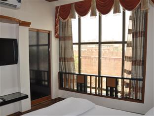 Metro Palace Hotel ไบคาเนอร์ ภายนอก รูปภาพ